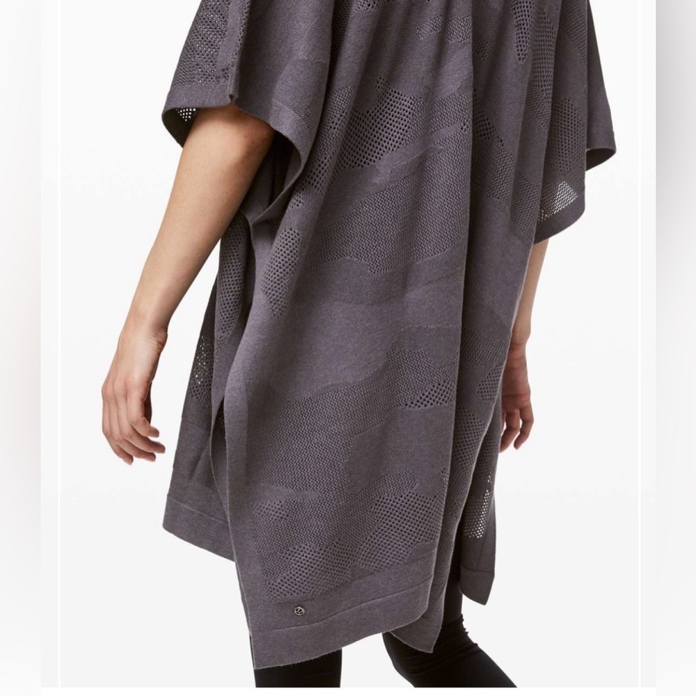 Lululemon: Women’s Find Your Light Wrap- One Size - Picture 2 of 10
